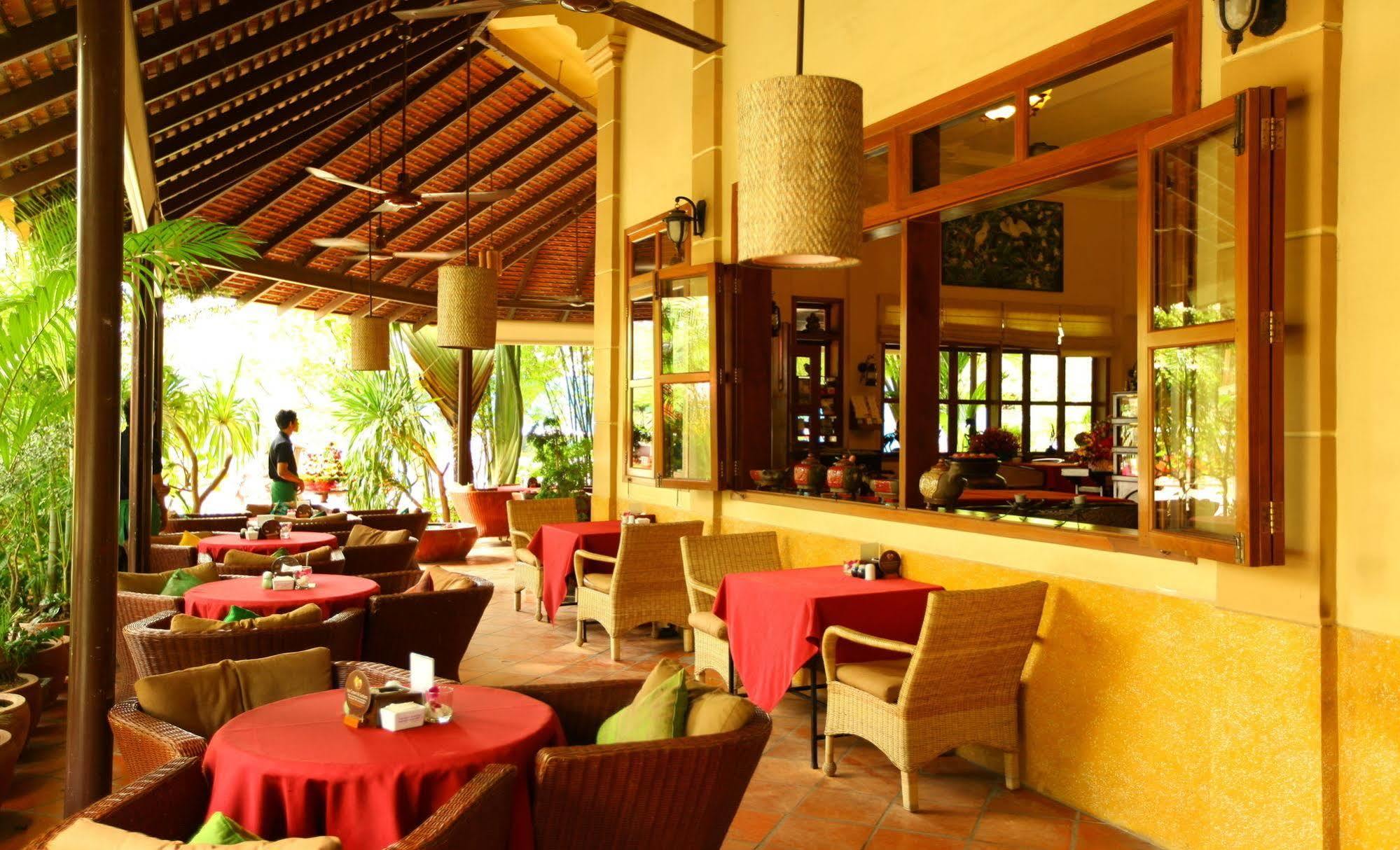 Anise Hotel And Restaurant Phnom Penh Exterior foto